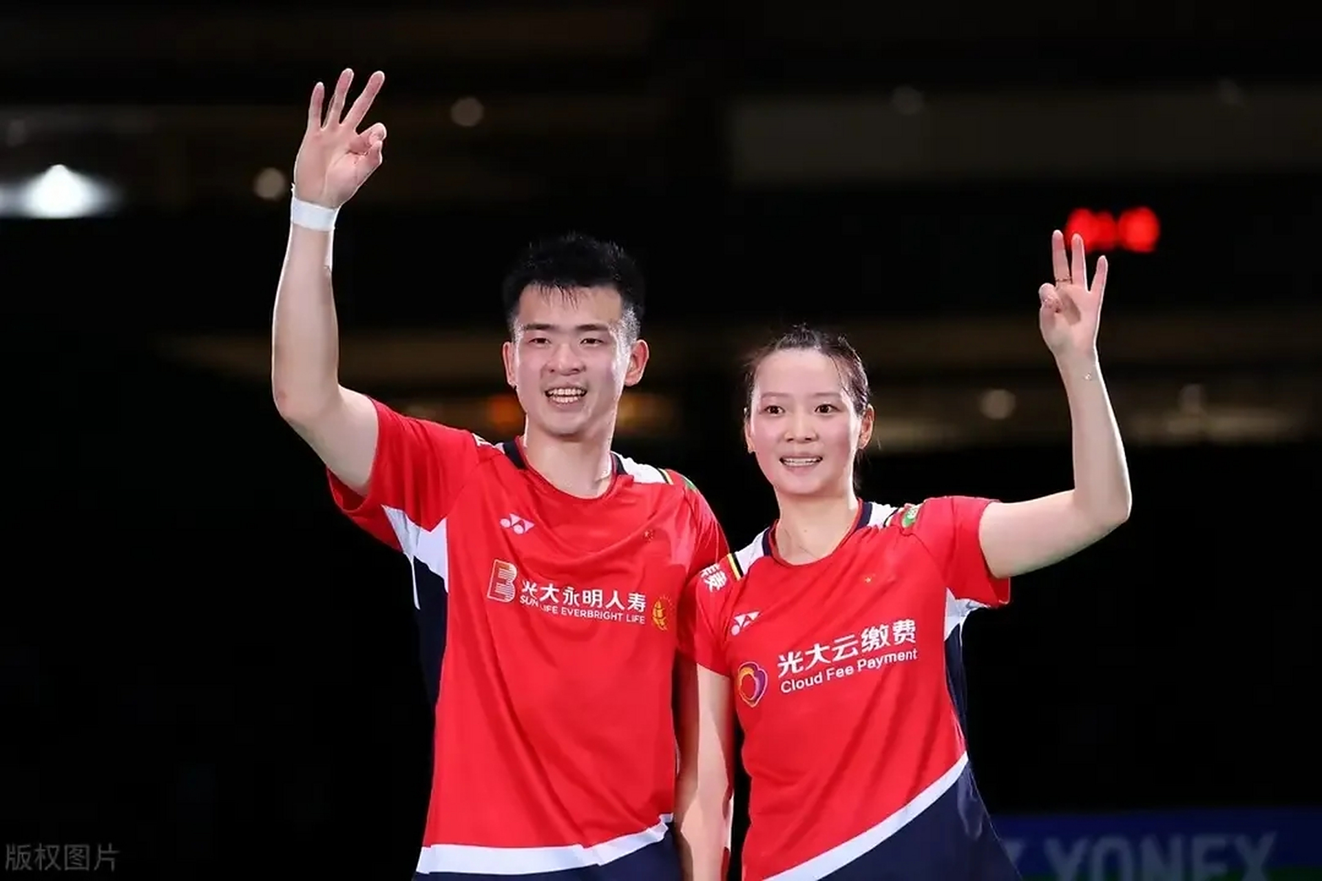 德国队轻取丹麦队，黄鸭组合惊艳四座