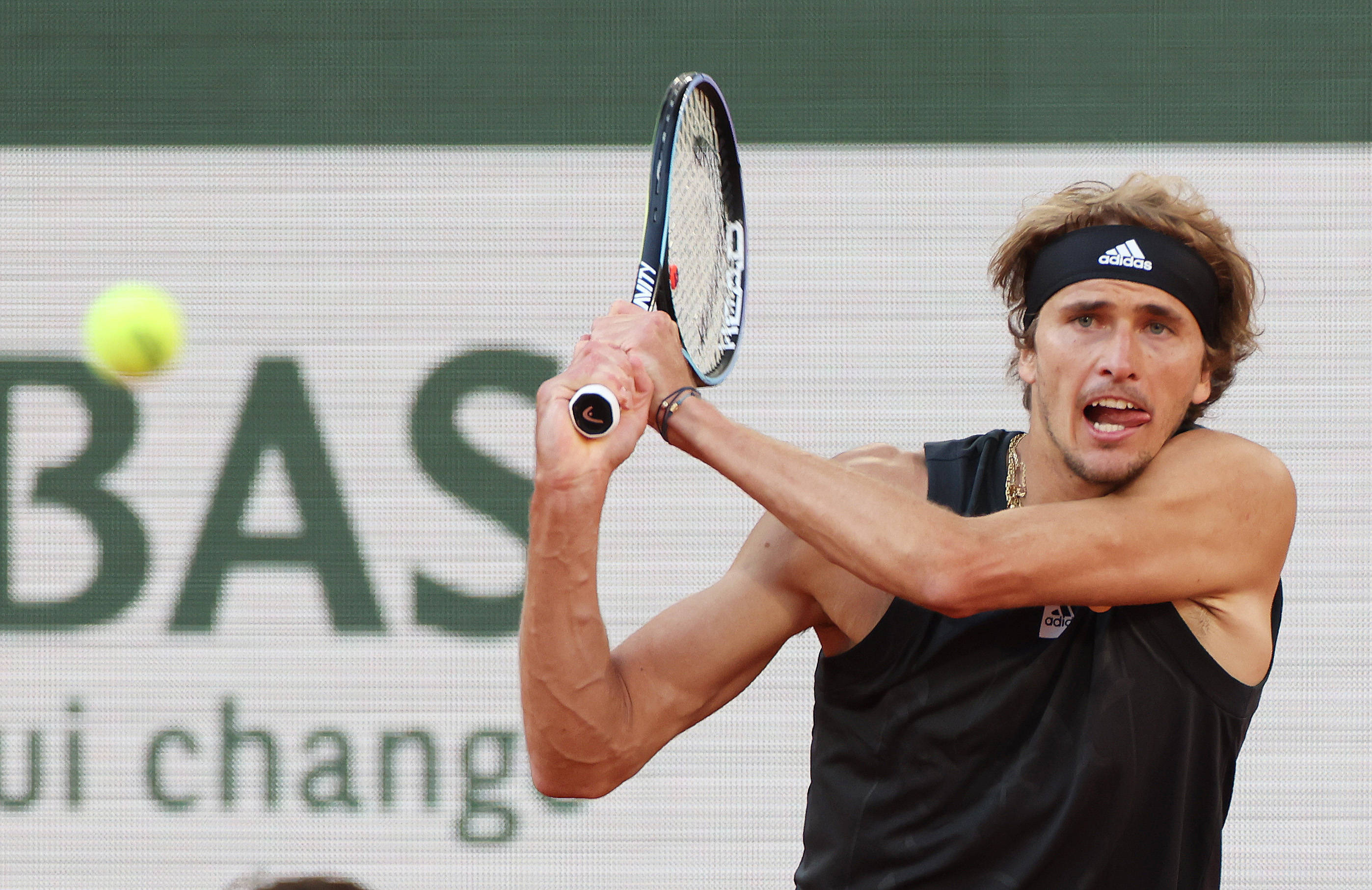 法网翻盘澳网，兹维列夫统治全场