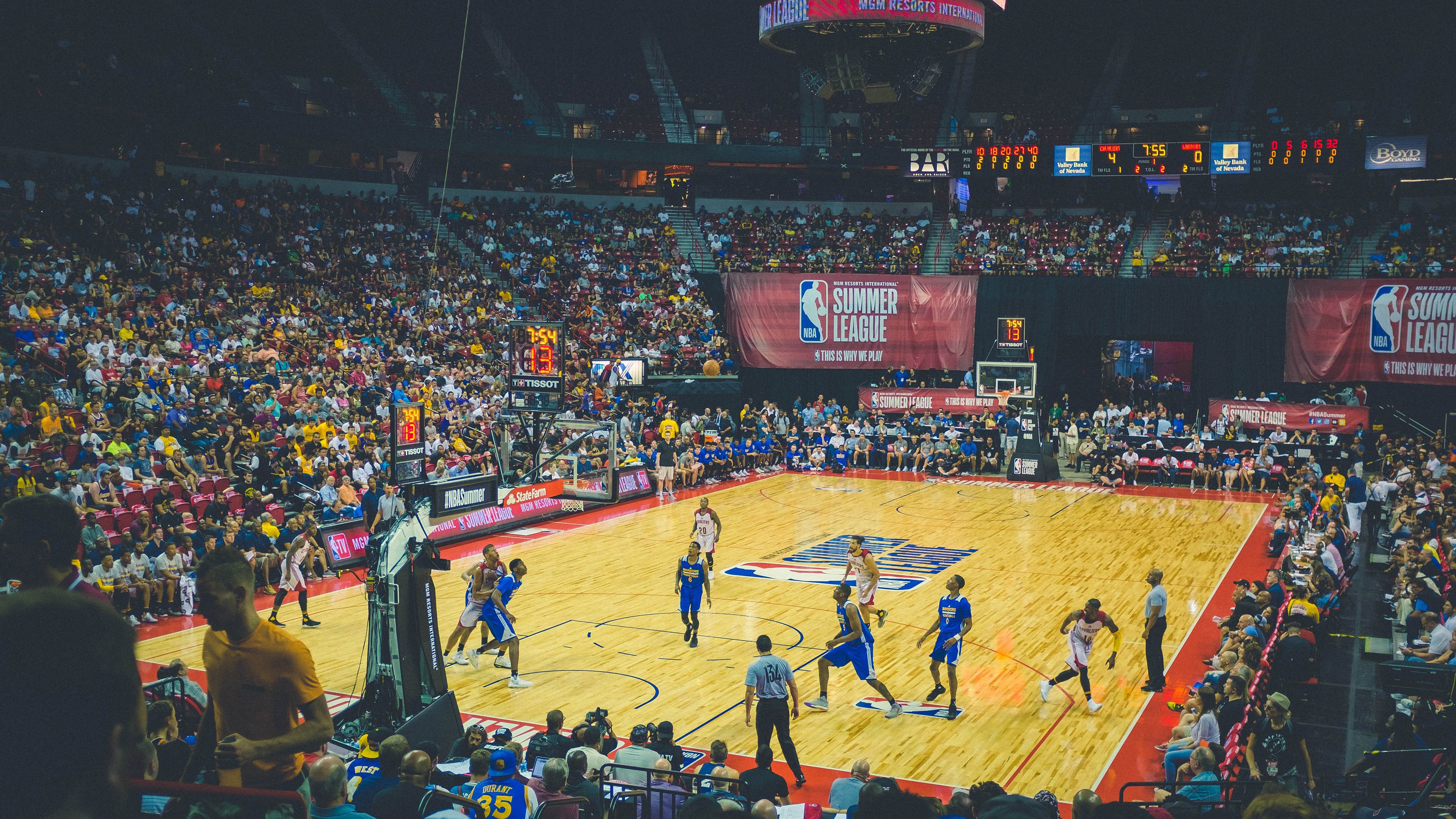 韩国狂胜比利亚雷亚尔，迪马利亚防守端锁死对手，战术纪律铸就经典胜利