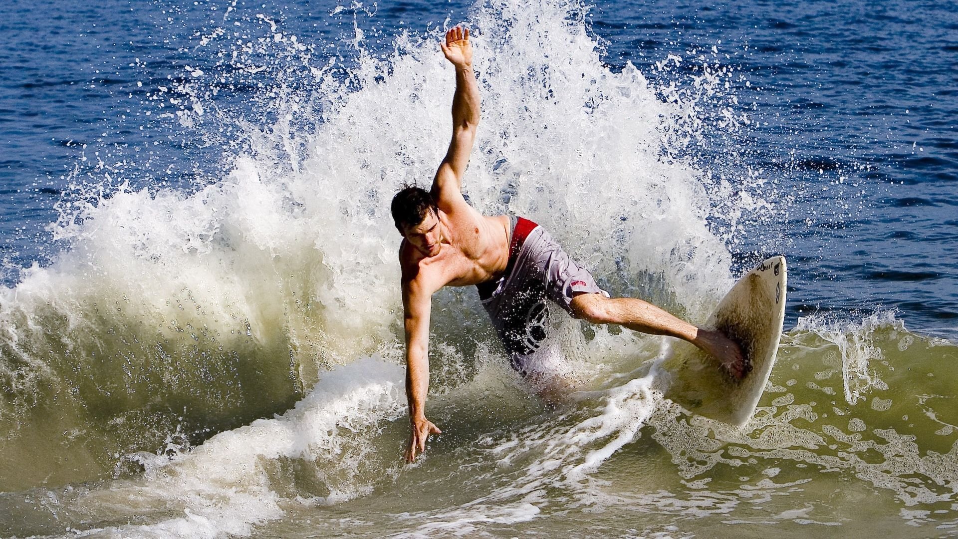 逆转狂潮中的孤胆英雄，麦科勒姆如何用爵士乐般的节奏击沉快船